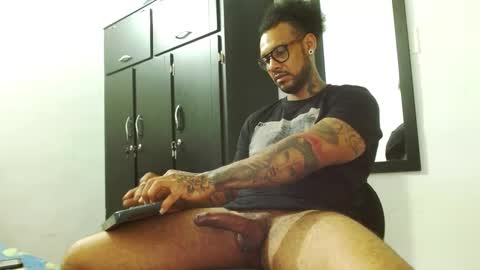 Snapshot of lewisstrong chatting on 09.15.25 Lewis Strong online show from 09.15.25