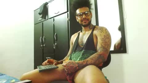 Snapshot of lewisstrong chatting on 09.18.25 Lewis Strong online show from 09.18.25