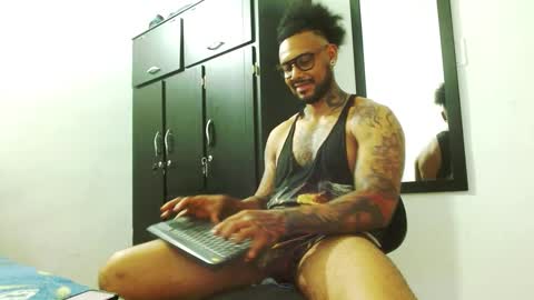 Snapshot of lewisstrong chatting on 09.20.25 Lewis Strong online show from 09.20.25