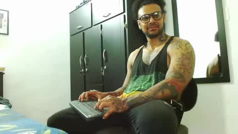 Snapshot of lewisstrong chatting on 10.01.25 Lewis Strong online show from 10.01.25