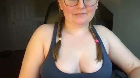 Snapshot of lexielilacs chatting on 10.30.25 lexie online show from 10.30.25