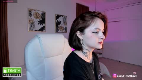 Snapshot of lexirouge_ chatting on 10.20.25 LEXI ROUGE online show from 10.20.25