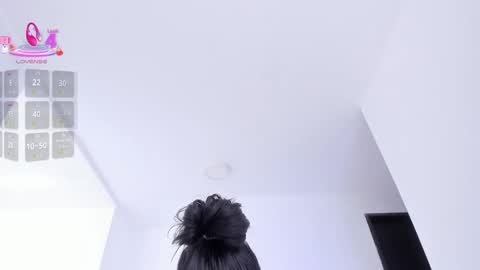 Leya online show from 10.04.25