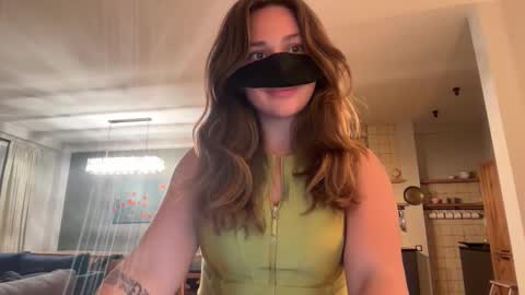 Snapshot of leyla_on_sport chatting on 09.13.25 Leyla online show from 09.13.25