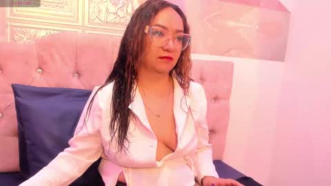 Leyla smithh online show from 10.16.25