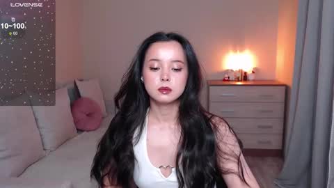 Snapshot of lia_hetty chatting on 11.13.25 L I A online show from 11.13.25