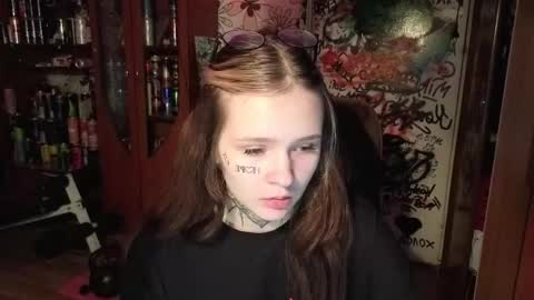 Snapshot of liaaa_li chatting on 10.18.25 liaaa_li online show from 10.18.25