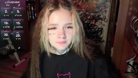 Snapshot of liaaa_li chatting on 10.26.25 liaaa_li online show from 10.26.25