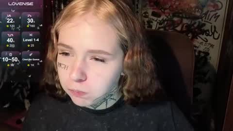 Snapshot of liaaa_li chatting on 10.28.25 liaaa_li online show from 10.28.25