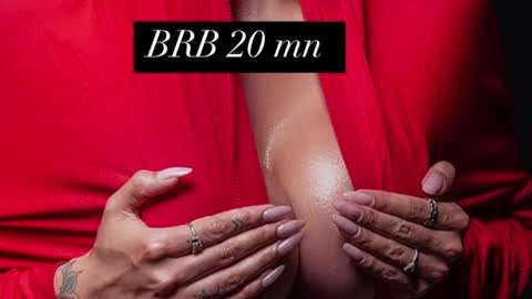 Snapshot of liah_v chatting on 01.18.25 Liah online show from 01.18.25