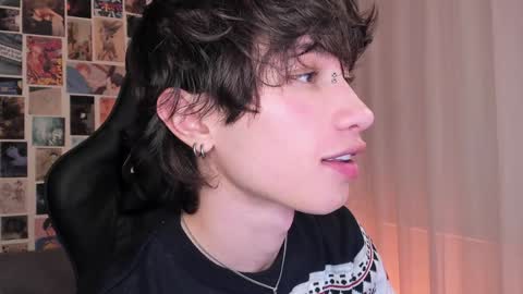 Snapshot of liamelf chatting on 12.29.24 Liam online show from 12.29.24