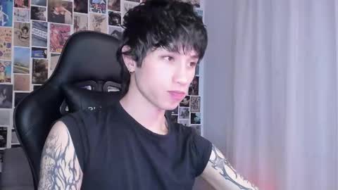 Snapshot of liamelf chatting on 03.06.25 Liam online show from 03.06.25