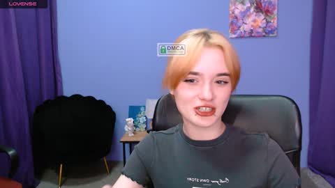 Snapshot of liana_kisses chatting on 01.16.25 Little Liana online show from 01.16.25