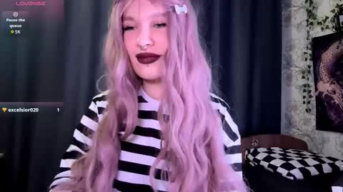 Lola online show from 10.17.25