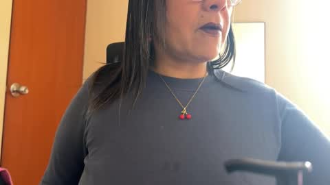 Snapshot of licenciada_ann chatting on 10.19.25 Milf Ann Latina online show from 10.19.25