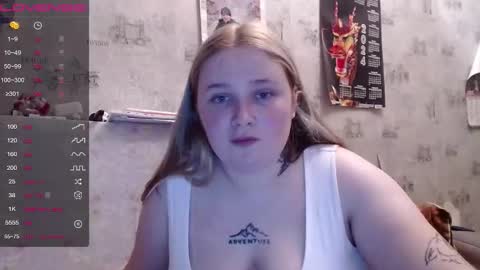 Snapshot of light_lunaa chatting on 10.27.25 light_lunaa online show from 10.27.25