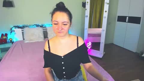 Snapshot of likaa_likaa chatting on 12.15.24 Lika online show from 12.15.24