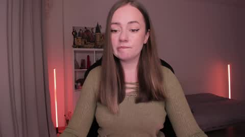 Snapshot of lil_happiness chatting on 02.01.25 for free registration 3 online show from 02.01.25