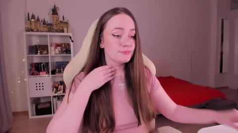 Snapshot of lil_happiness chatting on 09.28.25 for free registration 3 online show from 09.28.25