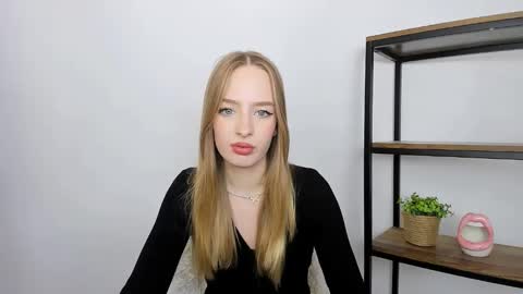 Snapshot of liladesire chatting on 12.03.24 LiliaDesire online show from 12.03.24