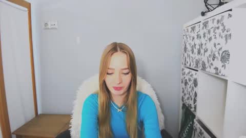 Snapshot of liladesire chatting on 12.04.24 LiliaDesire online show from 12.04.24