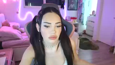 Snapshot of lilbina chatting on 10.18.25 lilbina online show from 10.18.25