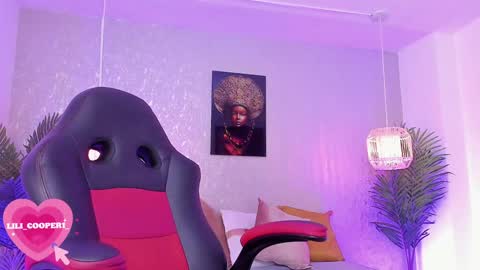 Lili Cooper online show from 01.06.25