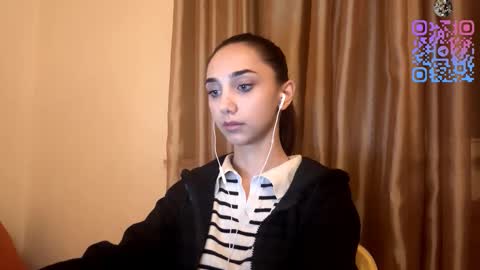 Snapshot of lilihalvorsen chatting on 10.15.25 Lina online show from 10.15.25