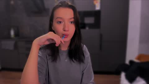 Snapshot of lililaluna chatting on 12.12.24             ...  online show from 12.12.24