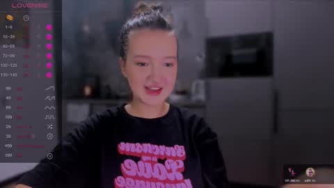 Snapshot of lililaluna chatting on 09.23.25             ...  online show from 09.23.25