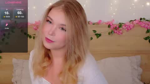 Snapshot of lilith_bonheur chatting on 10.23.25 Lilith Bonheur online show from 10.23.25
