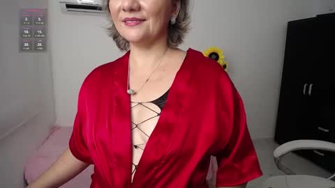 Snapshot of lilly_milf chatting on 12.27.24 Lilly online show from 12.27.24