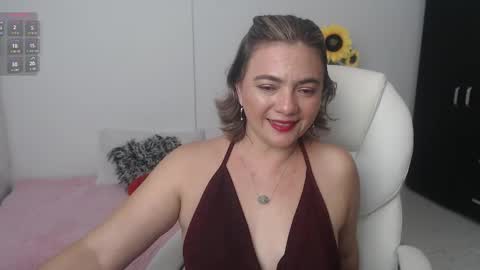 Snapshot of lilly_milf chatting on 01.01.25 Lilly online show from 01.01.25