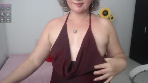 Snapshot of lilly_milf chatting on 01.02.25 Lilly online show from 01.02.25