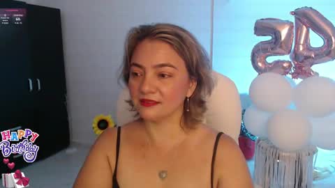 Snapshot of lilly_milf chatting on 01.12.25 Lilly online show from 01.12.25