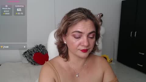 Snapshot of lilly_milf chatting on 01.26.25 Lilly online show from 01.26.25