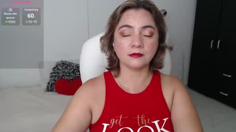 Snapshot of lilly_milf chatting on 01.26.25 Lilly online show from 01.26.25