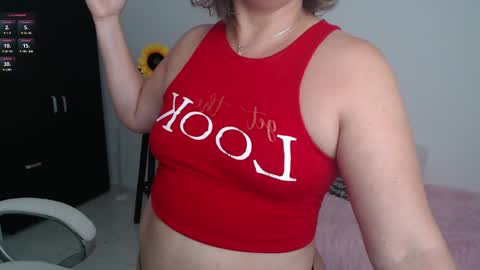 Snapshot of lilly_milf chatting on 02.11.25 Lilly online show from 02.11.25