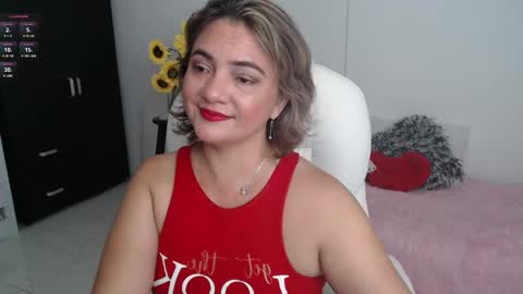 Snapshot of lilly_milf chatting on 02.14.25 Lilly online show from 02.14.25