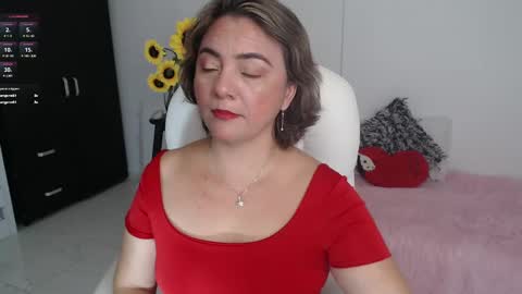 Snapshot of lilly_milf chatting on 02.19.25 Lilly online show from 02.19.25