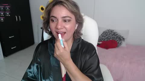 Snapshot of lilly_milf chatting on 02.22.25 Lilly online show from 02.22.25