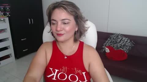 Snapshot of lilly_milf chatting on 02.23.25 Lilly online show from 02.23.25