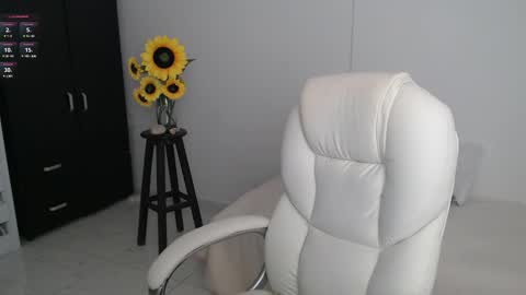 Snapshot of lilly_milf chatting on 03.06.25 Lilly online show from 03.06.25