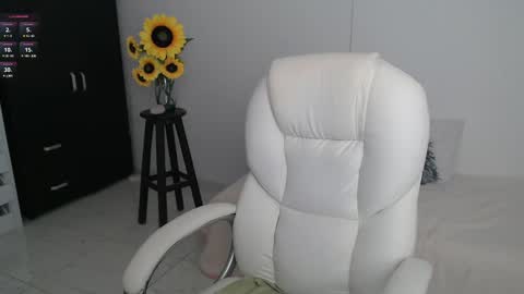 Snapshot of lilly_milf chatting on 03.07.25 Lilly online show from 03.07.25