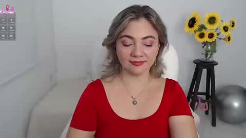 Snapshot of lilly_milf chatting on 09.09.25 Lilly online show from 09.09.25