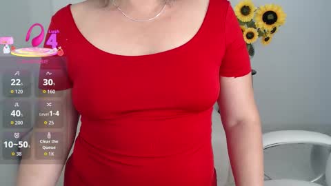 Snapshot of lilly_milf chatting on 10.08.25 Lilly online show from 10.08.25