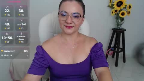 Snapshot of lilly_milf chatting on 10.25.25 Lilly online show from 10.25.25