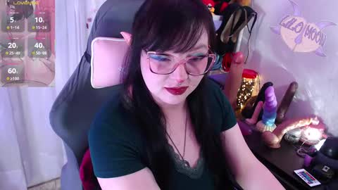 Snapshot of lilomoon69 chatting on 10.19.25 Lilo online show from 10.19.25