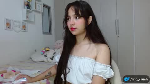 Snapshot of lily_crushx chatting on 10.06.25 Lirio         online show from 10.06.25