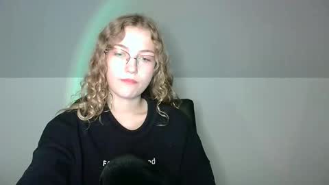 small lily online show from 10.01.25